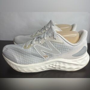 New Balance Fresh Foam Arishi v4 Women's Size 10 Running Shoes B Grey